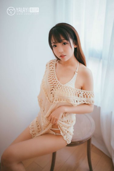 18黄女脱内衣